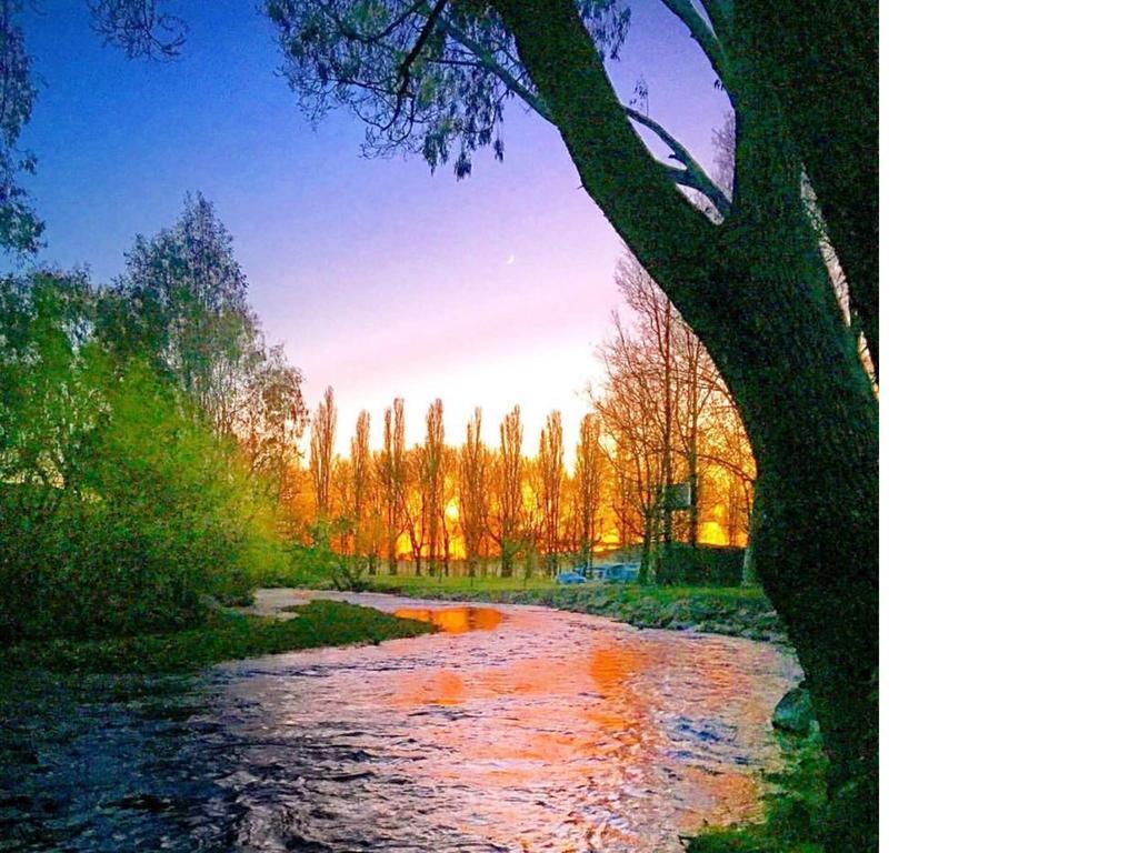 克拉克克拉克大篷车公园露营地 Corryong 外观 照片